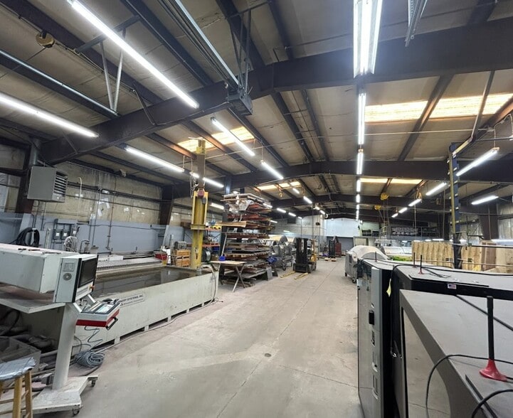 More Photos Of 631 S Kansas Ave, Springfield Warehouse For Sale