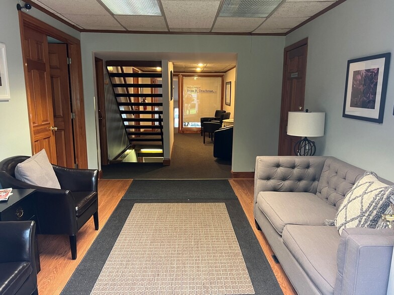 More Photos Of 658 Ridgewood Rd, Maplewood Office For Sale