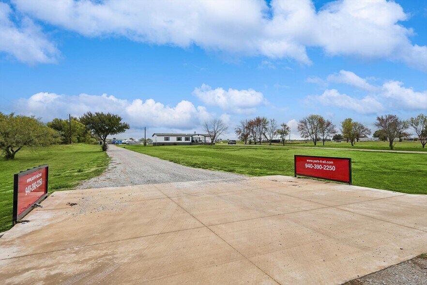 More Photos Of 2194 Seaborn Rd, Ponder Warehouse For Sale