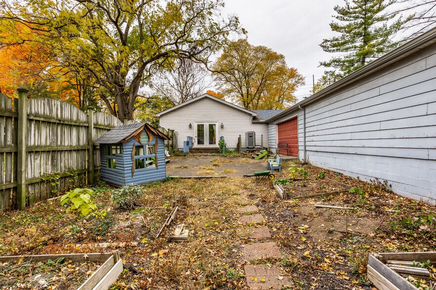 More Photos Of 7507 Michigan Rd, Indianapolis Daycare Center For Sale