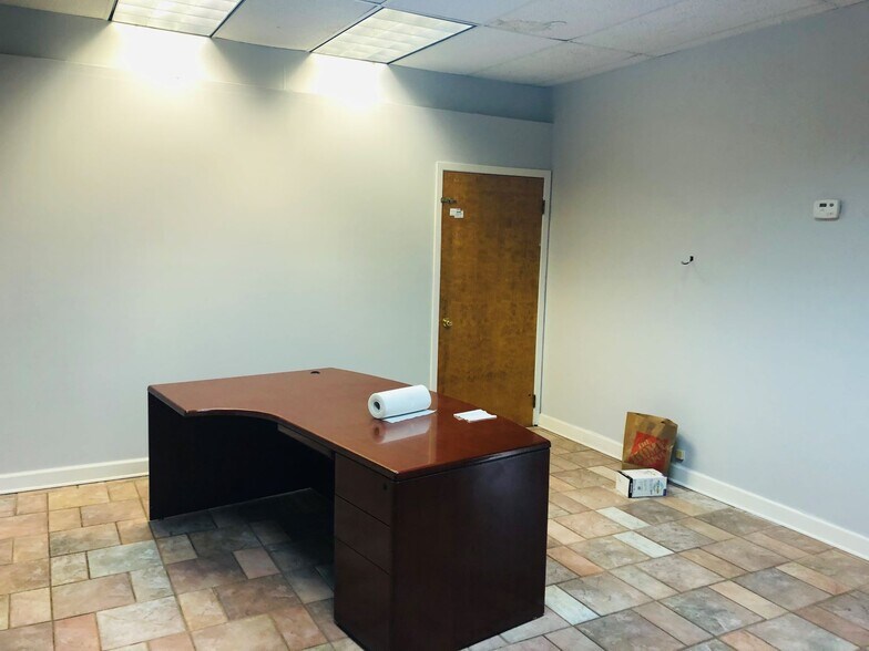 More Photos Of 100 Carney St, Glen Cove Manufacturing For Lease