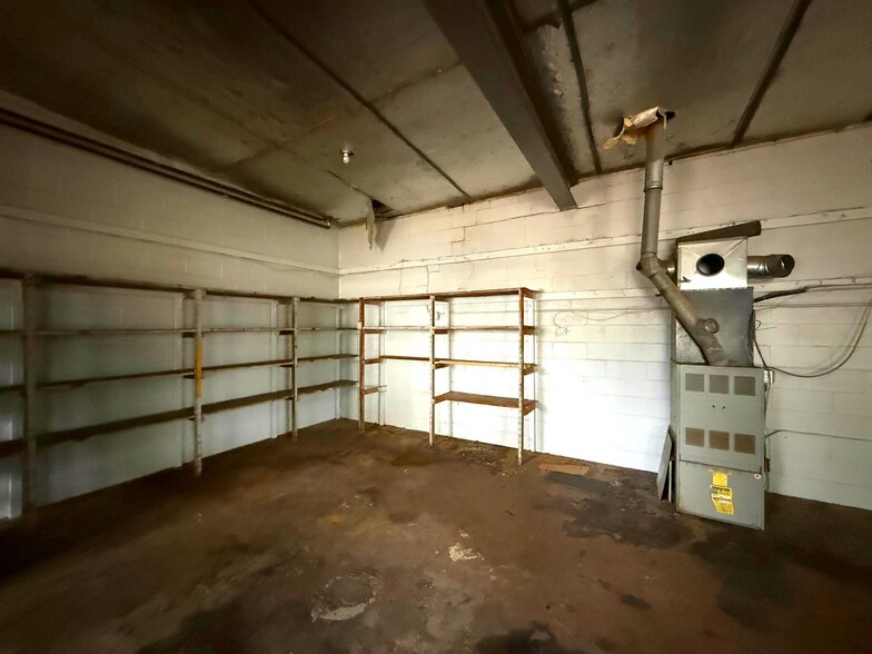 More Photos Of 407 S West Blvd, Landisville Warehouse For Lease
