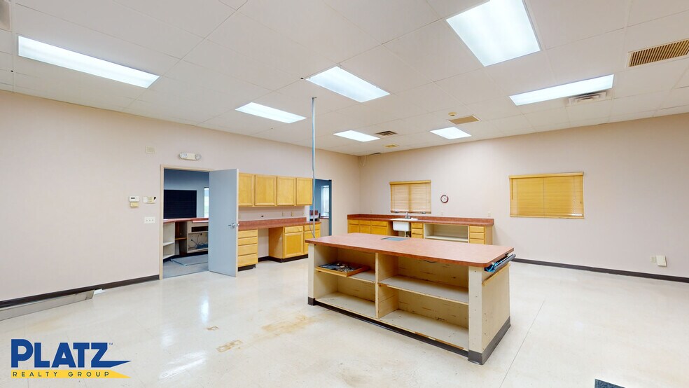 More Photos Of 480 S Canfield Niles Rd, Youngstown Freestanding For Lease