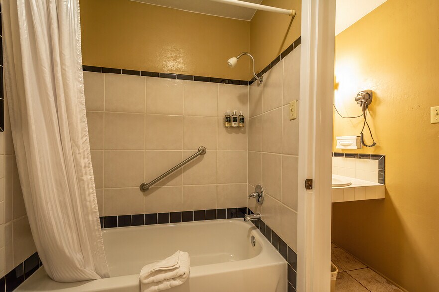 More Photos Of 627 Sudderth Dr, Ruidoso Hotel For Sale