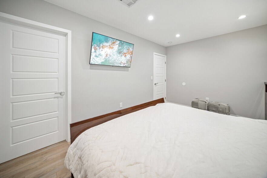 More Photos Of 8434 Oakdale Ave, Winnetka Multifamily For Sale