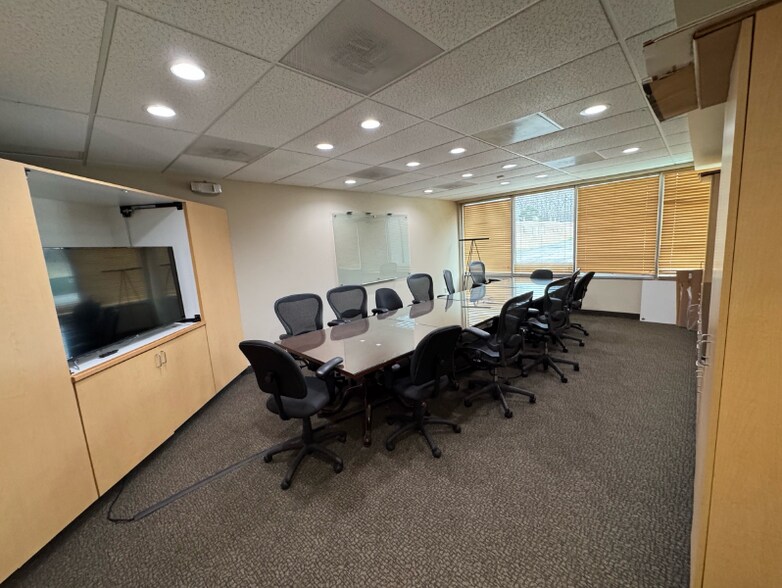 More Photos Of 23900-23920 Mercantile Rd, Beachwood Service For Sale