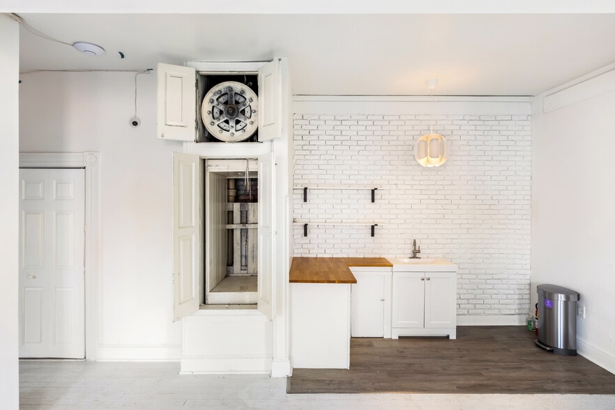 More Photos Of 2229 N Charles St, Baltimore Office For Lease