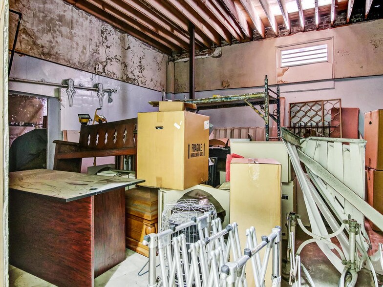 More Photos Of 525 Beaver St, Jacksonville Cemetery Mausoleum For Lease