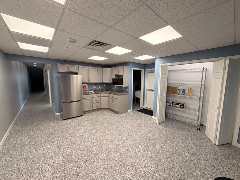 More Photos Of 519 Bessemer Ave, East Pittsburgh Warehouse For Lease