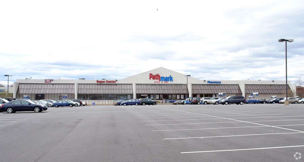 More Photos Of 1665a Oak Tree Rd, Edison Unknown For Lease