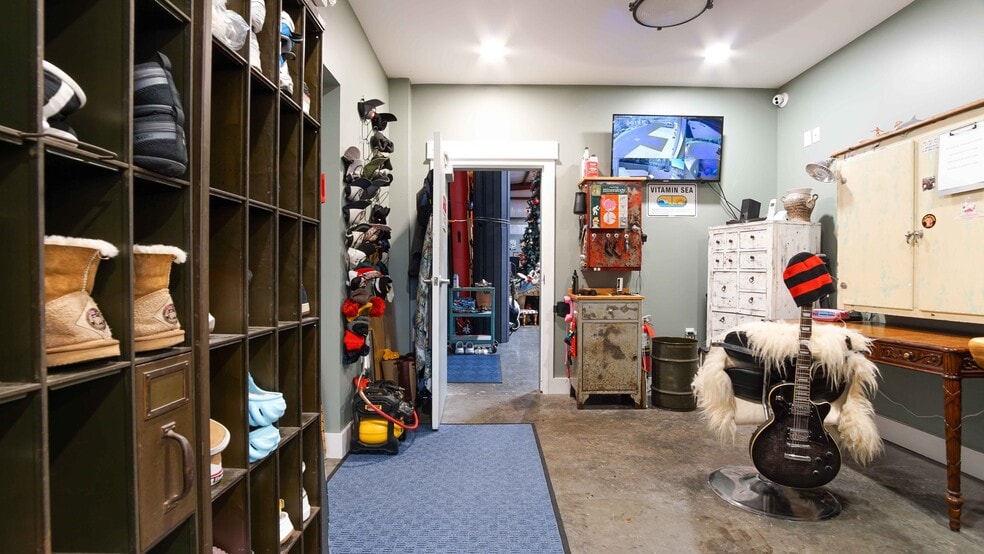 More Photos Of 17629 Cordova Pl, Panama City Beach Industrial For Sale