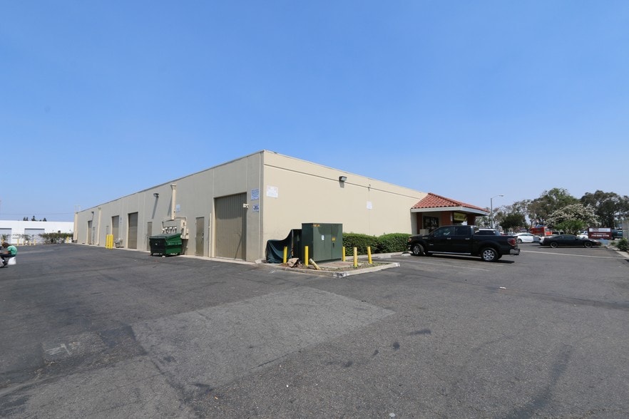 More Photos Of 200-220 S Grand Ave, Santa Ana Warehouse For Lease