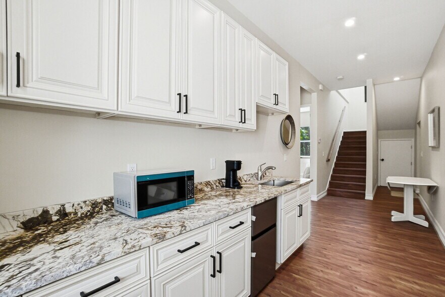 More Photos Of 4120 3rd Ave NW, Naples Apartments For Sale