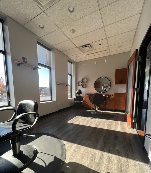 More Photos Of 1029-1033 Kilbery Ln, North Aurora Storefront Retail Office For Lease