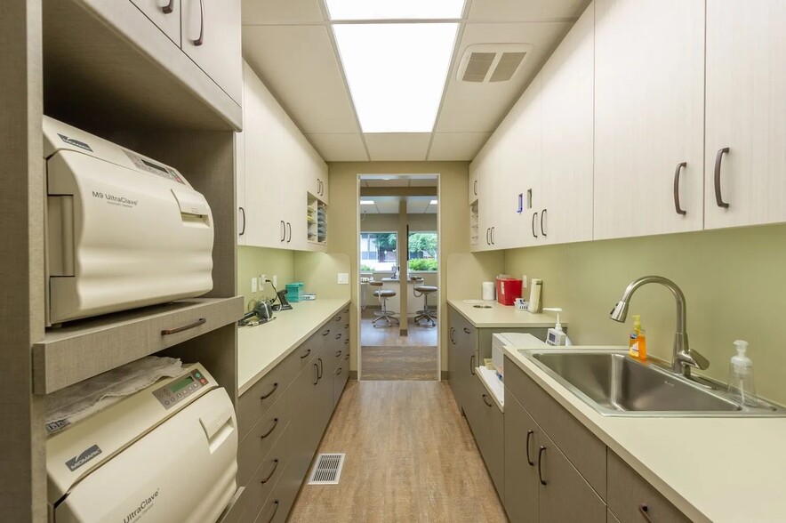 More Photos Of 1346 8th St NE, Auburn Office For Sale