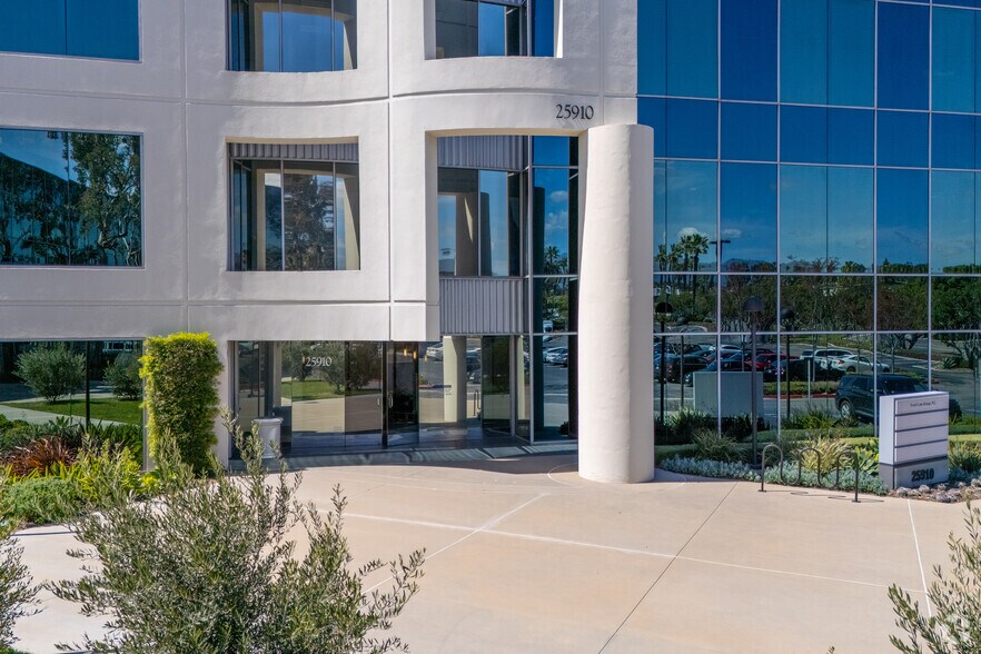 More Photos Of 25950 Acero, Mission Viejo Unknown For Lease