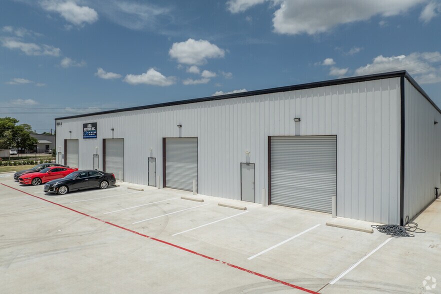 More Photos Of 10115 Belknap Rd, Sugar Land Warehouse For Lease