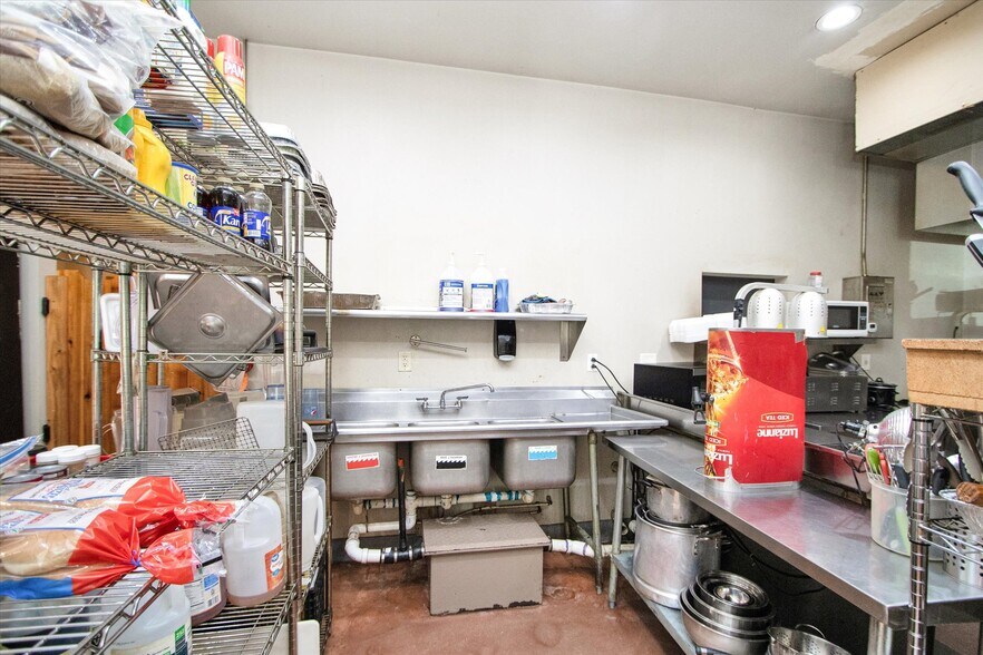 More Photos Of 3710 Waterwood Pass, Elmendorf Restaurant For Sale