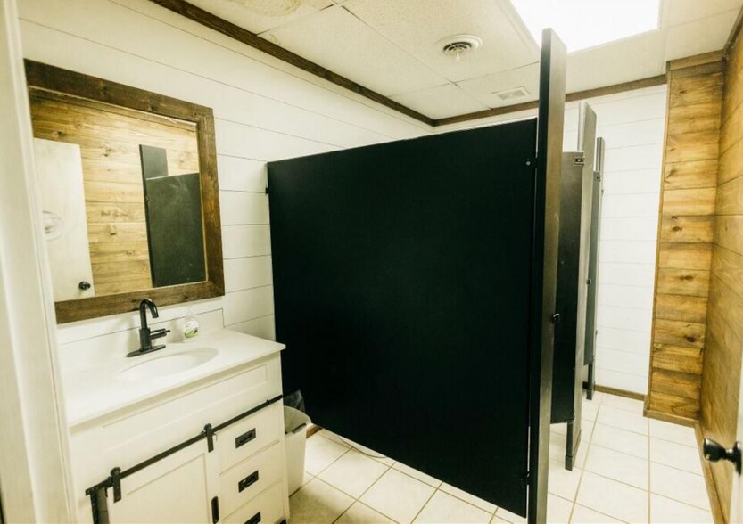 More Photos Of 1689 Southwood Dr, Iuka Flex For Sale