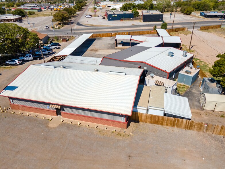 More Photos Of 1402 Old Iowa Park, Wichita Falls Specialty For Lease
