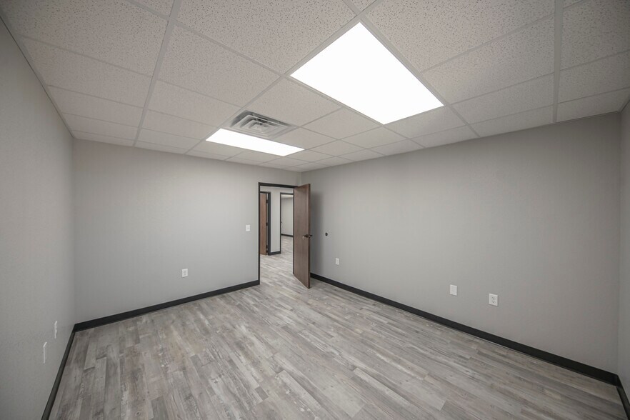 More Photos Of 16571 W Basin S, Odessa Warehouse For Sale