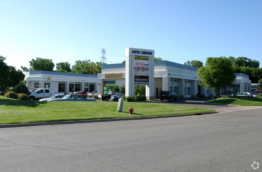 More Photos Of 3201 Highway 13 W, Burnsville Auto Repair For Lease