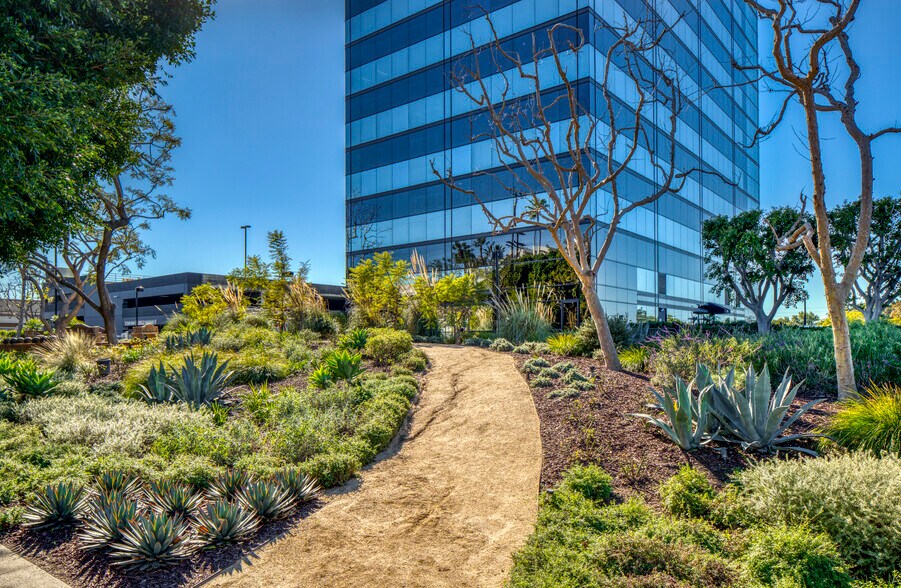 More Photos Of 3415 S Sepulveda Blvd, Los Angeles Office For Lease