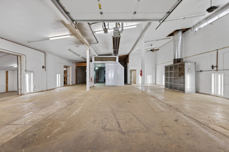 More Photos Of 2150 Cross St, Eugene Service For Lease