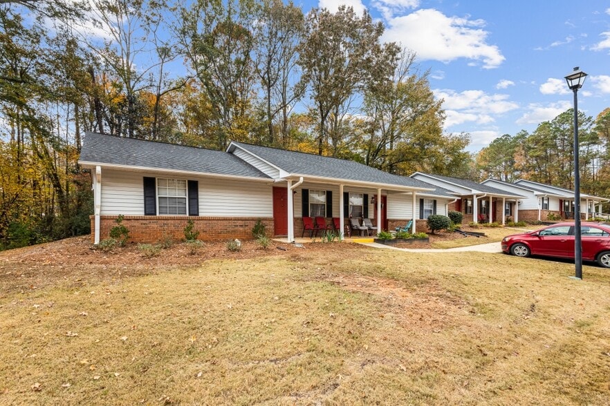 More Photos Of 82 Berry Dr, Newnan Apartments For Sale