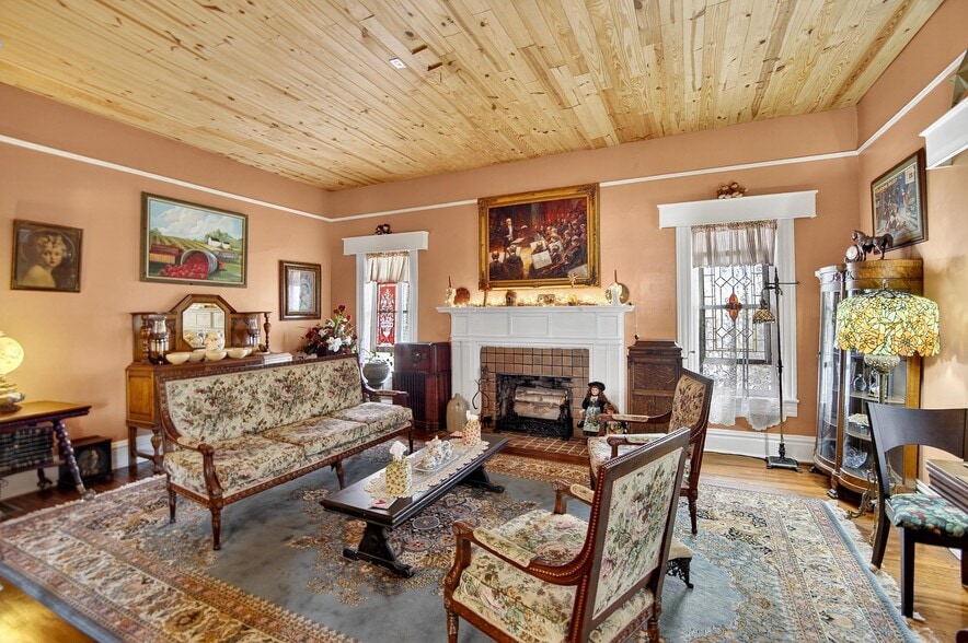 More Photos Of 805 N Wheeler St, Plant City Hospitality For Sale