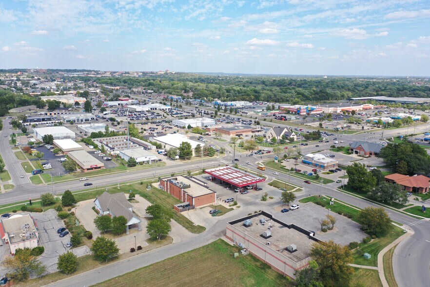 More Photos Of 2221 W 31st St, Lawrence Bank For Lease