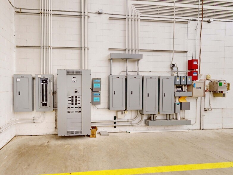 More Photos Of 855 E Grand Ave, Lake Villa Auto Dealership For Sale