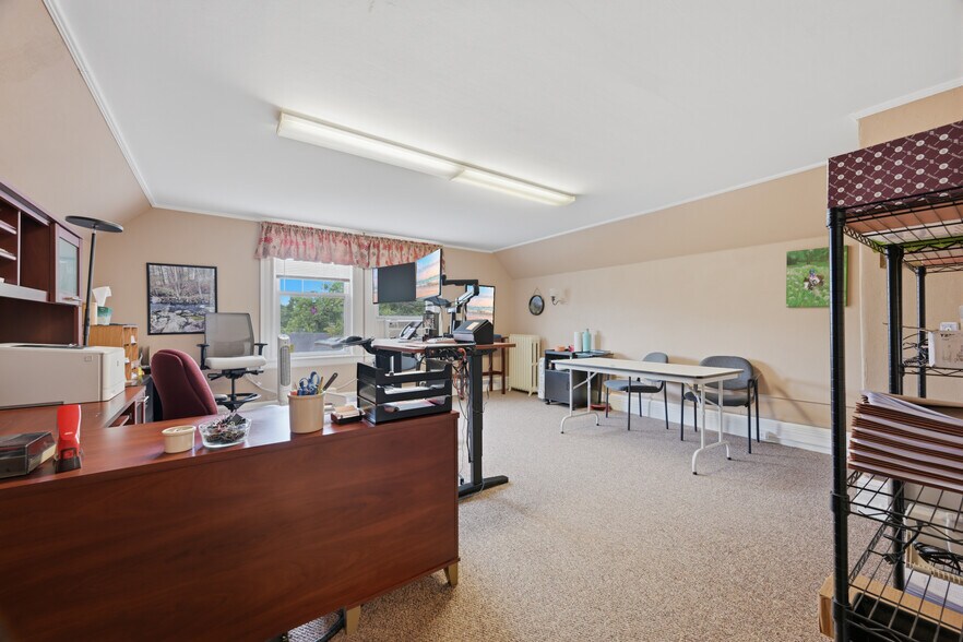 More Photos Of 1 Sylvandale Rd, Lisbon Office For Sale