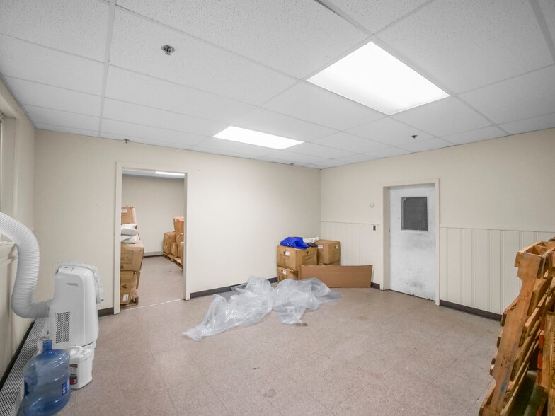 More Photos Of 1434-1440 County Rd, Wantage Warehouse For Sale