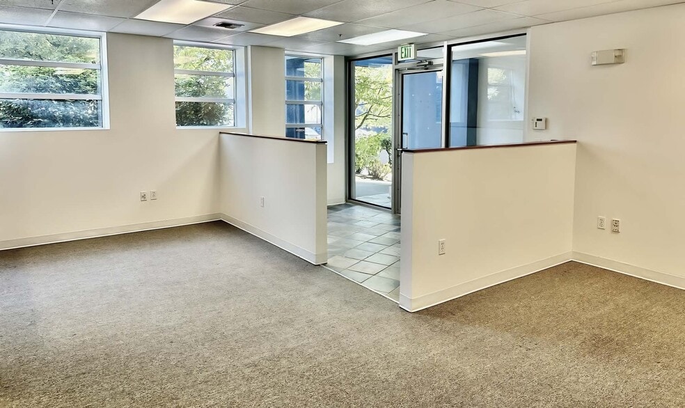 More Photos Of 215 NE 40th St, Seattle Office For Sale