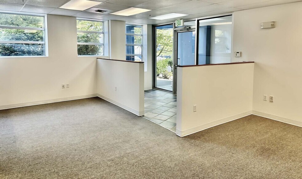 More Photos Of 215 NE 40th St, Seattle Office For Sale