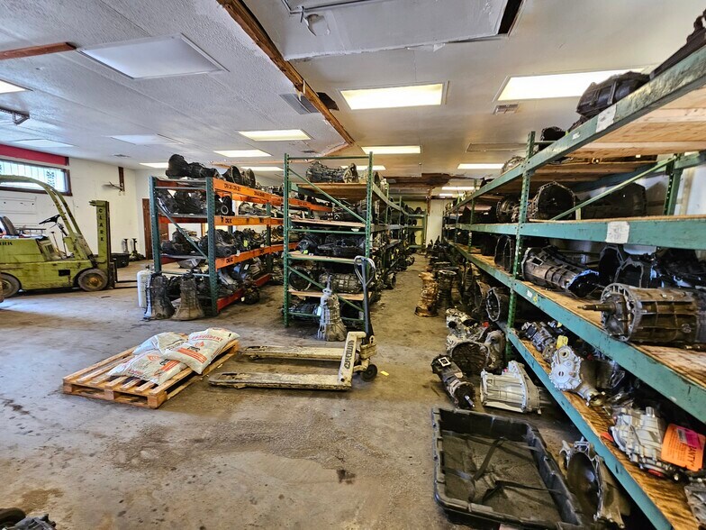 More Photos Of 568 Poplar Ave, Memphis Freestanding For Sale