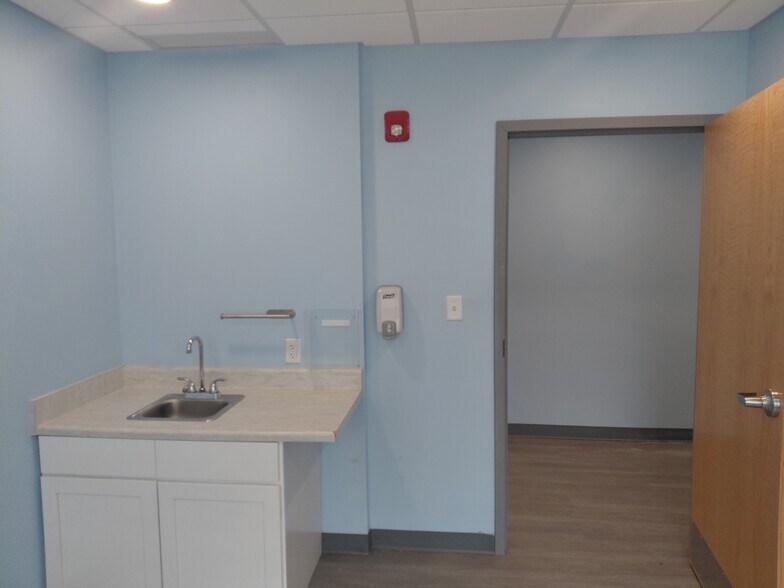 More Photos Of 32 Stiles Rd, Salem Office For Sale