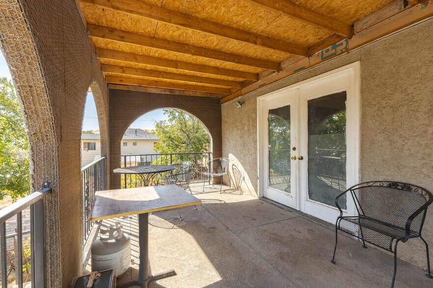 More Photos Of 481 W 100 N, Hurricane Specialty For Sale