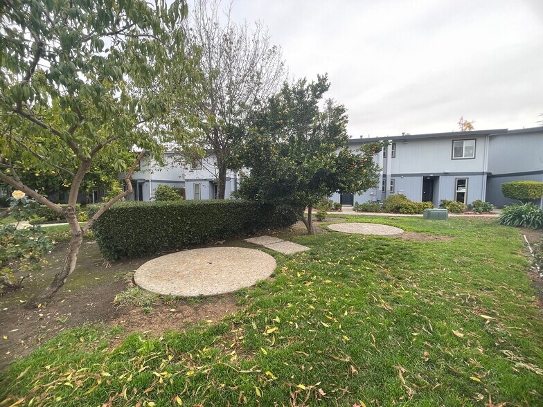 More Photos Of 1093 Del Rio Circle, Concord Apartments For Sale