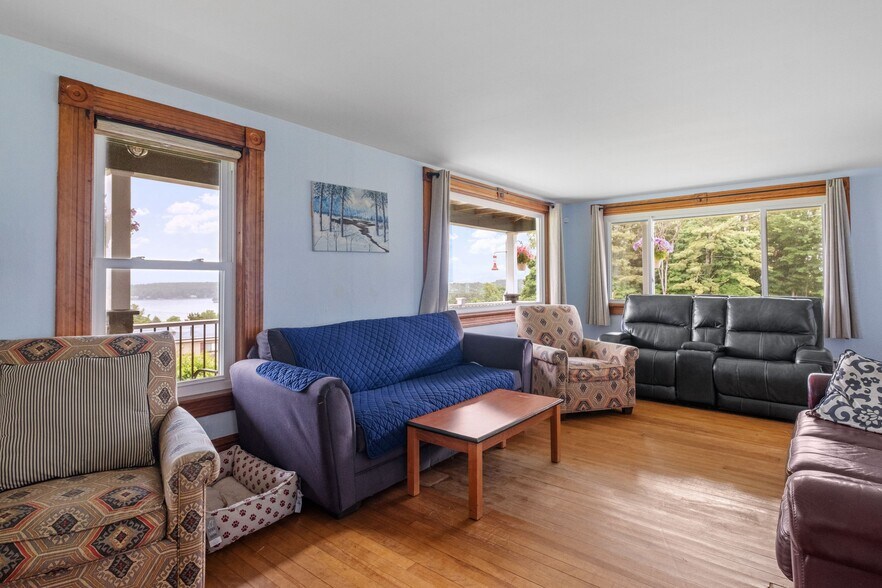 More Photos Of 291 Endicott St N, Laconia Hotel For Sale