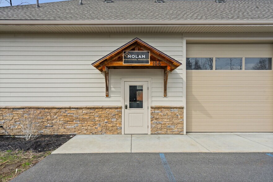 More Photos Of 1 Charlton Rd, Ballston Spa Freestanding For Lease