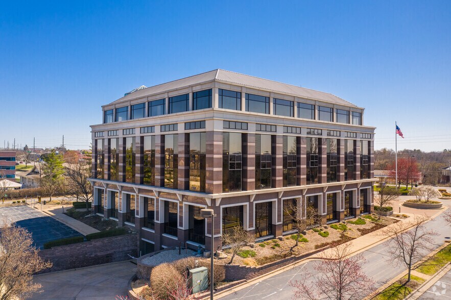 More Photos Of 13205 Manchester Rd, Des Peres Office For Lease