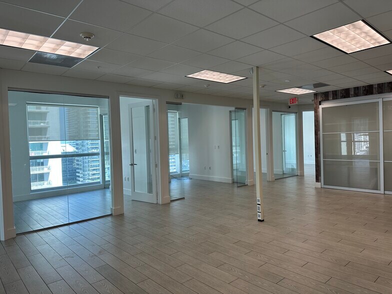 More Photos Of 175 SW 7th St, Miami Medical For Sale