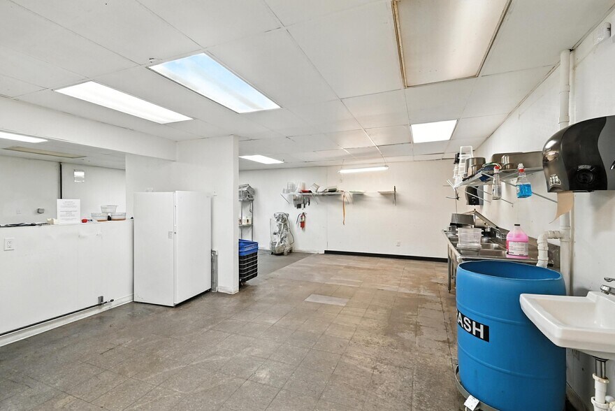 More Photos Of 325 E Center St, Bellevue Restaurant For Sale