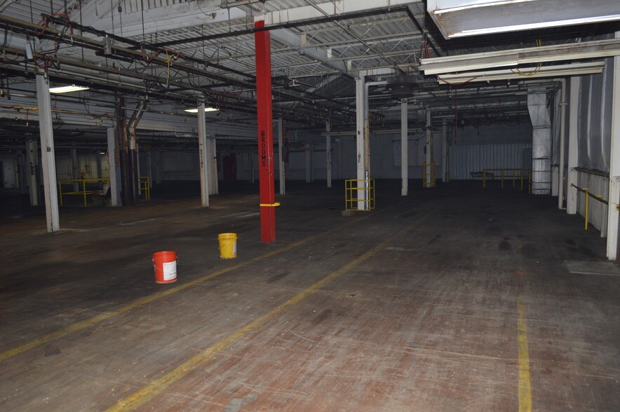More Photos Of 44 Walnut St, Chilton Manufacturing For Lease