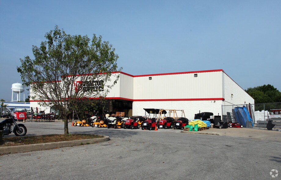 More Photos Of 18160 Market Ct, Westfield Freestanding For Lease