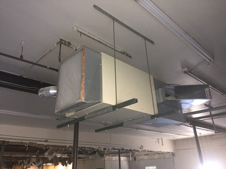 More Photos Of 30 Kinsey Rd, Xenia Light Distribution For Sale