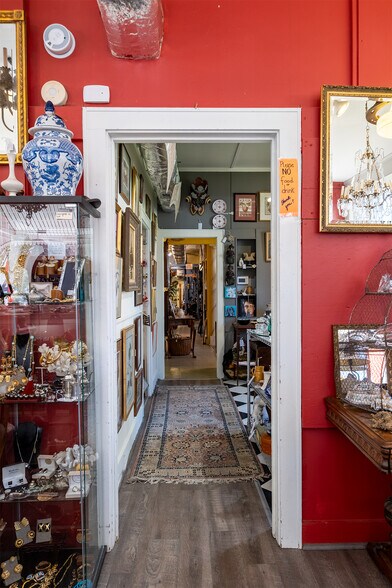 More Photos Of 3301 Franklin Ave, Millbrook General Retail For Sale