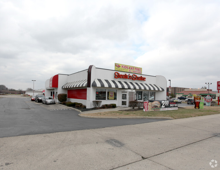 Primary Photo Of 2441 S Hamilton Rd, Columbus Fast Food For Lease